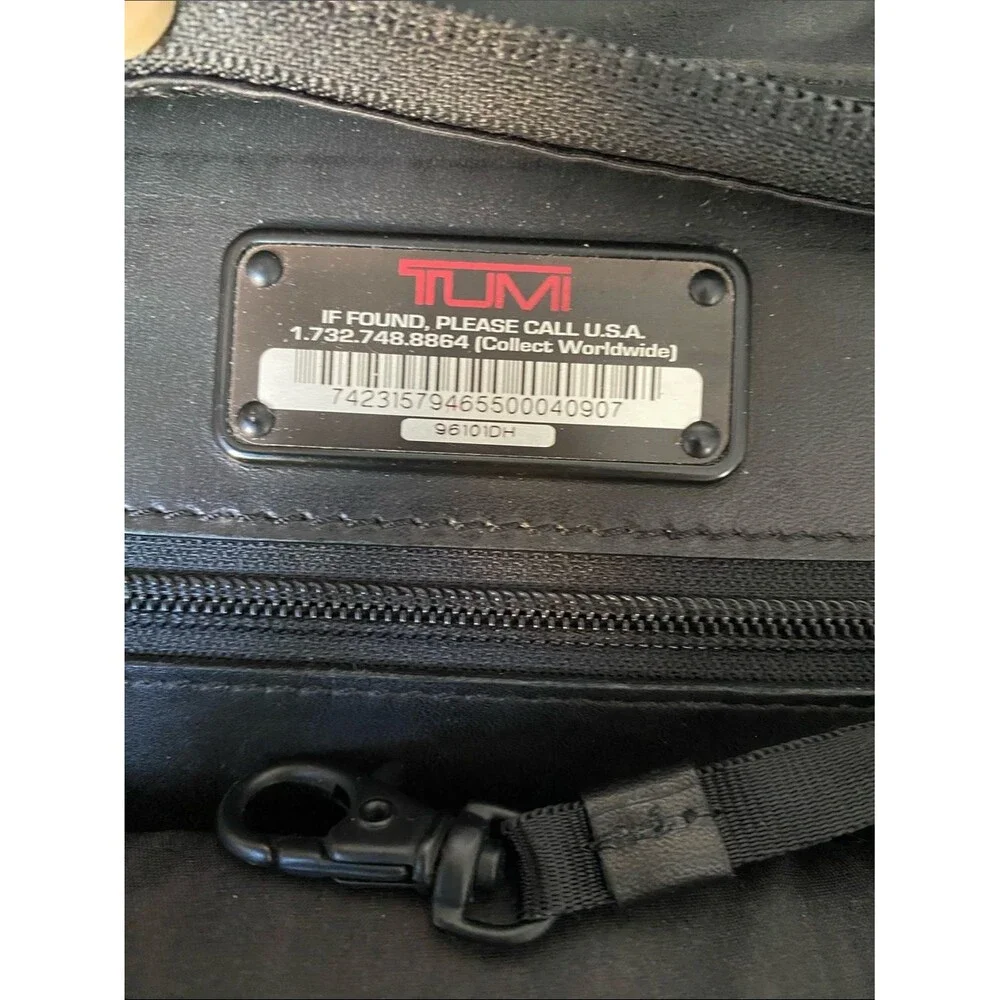 Tumi Alpha Slim Black Leather Portfolio Briefcase 17” Laptop Strap Pockets Sleek